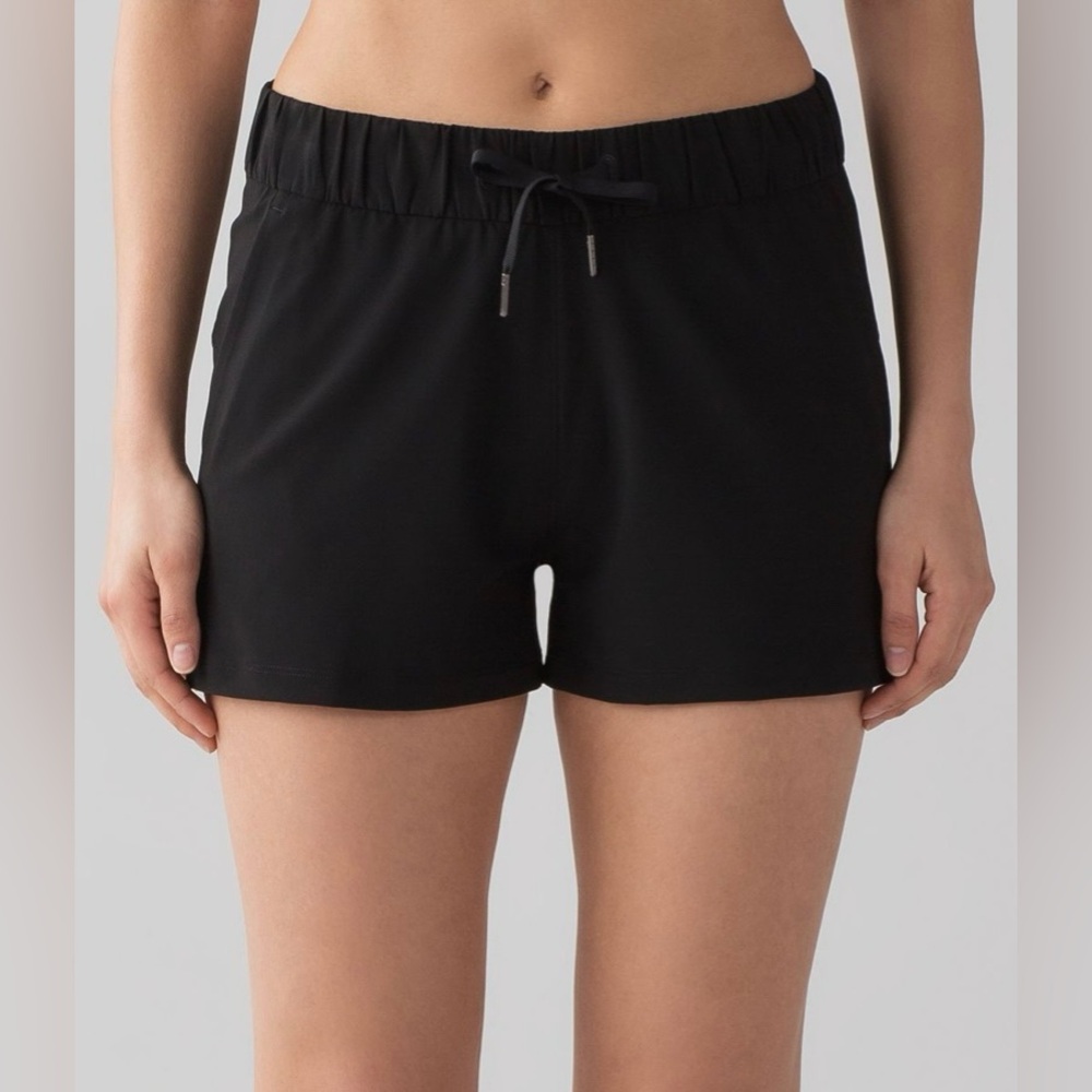 Lululemon | Black On The Fly Short | Woven 2.5”